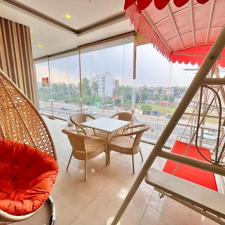 Hotel The Pearl Grand - Top Rated ! Most Awarded ! Parking ! Lift ! Luxury Rooms ! Best Selling Zirakpur Exterior foto