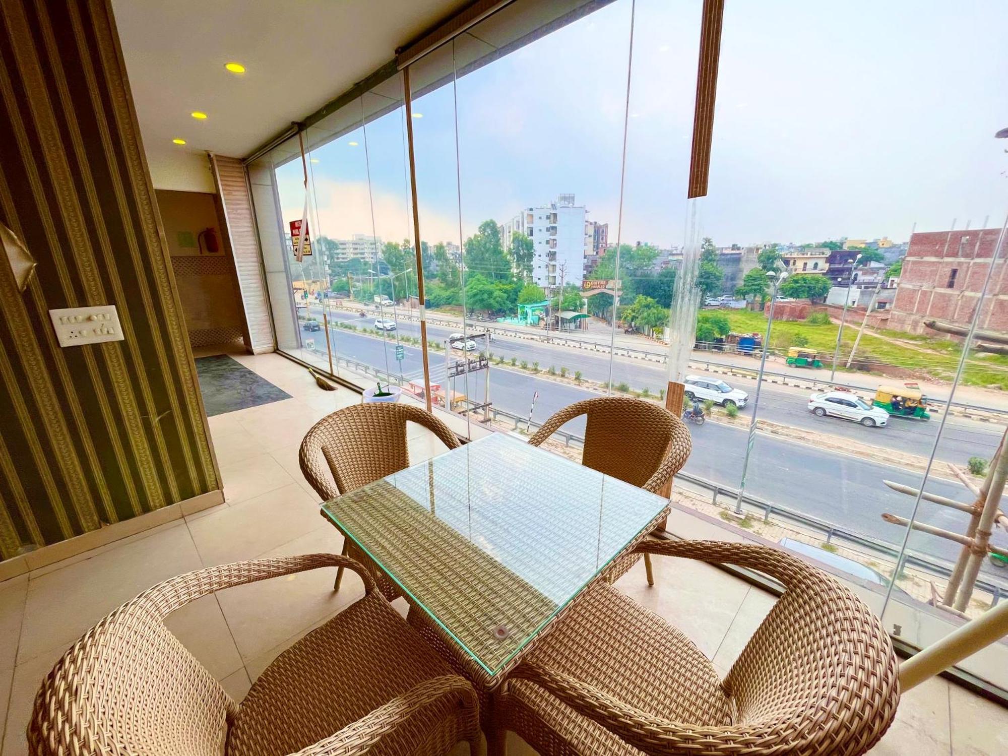 Hotel The Pearl Grand - Top Rated ! Most Awarded ! Parking ! Lift ! Luxury Rooms ! Best Selling Zirakpur Exterior foto