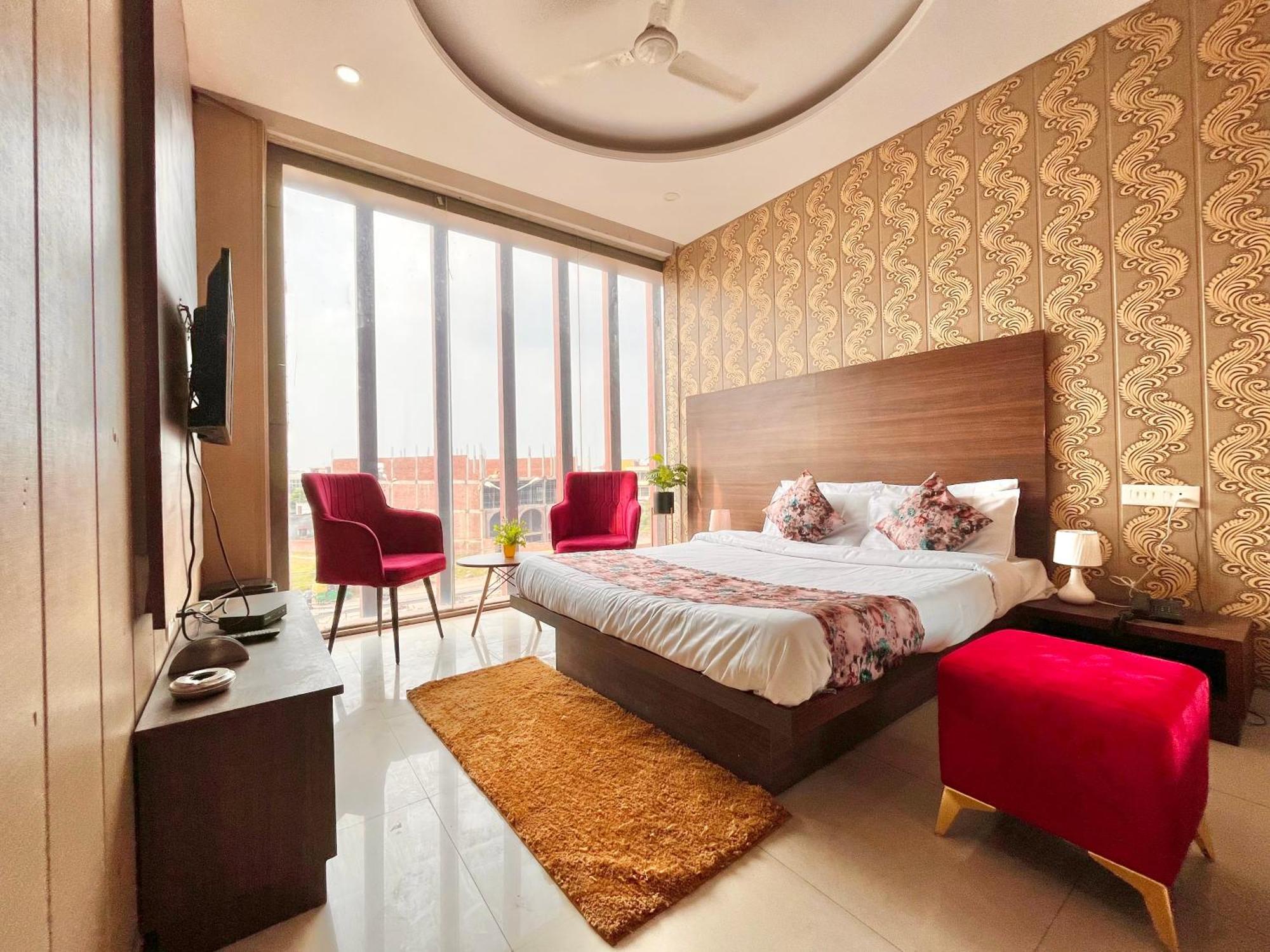 Hotel The Pearl Grand - Top Rated ! Most Awarded ! Parking ! Lift ! Luxury Rooms ! Best Selling Zirakpur Exterior foto