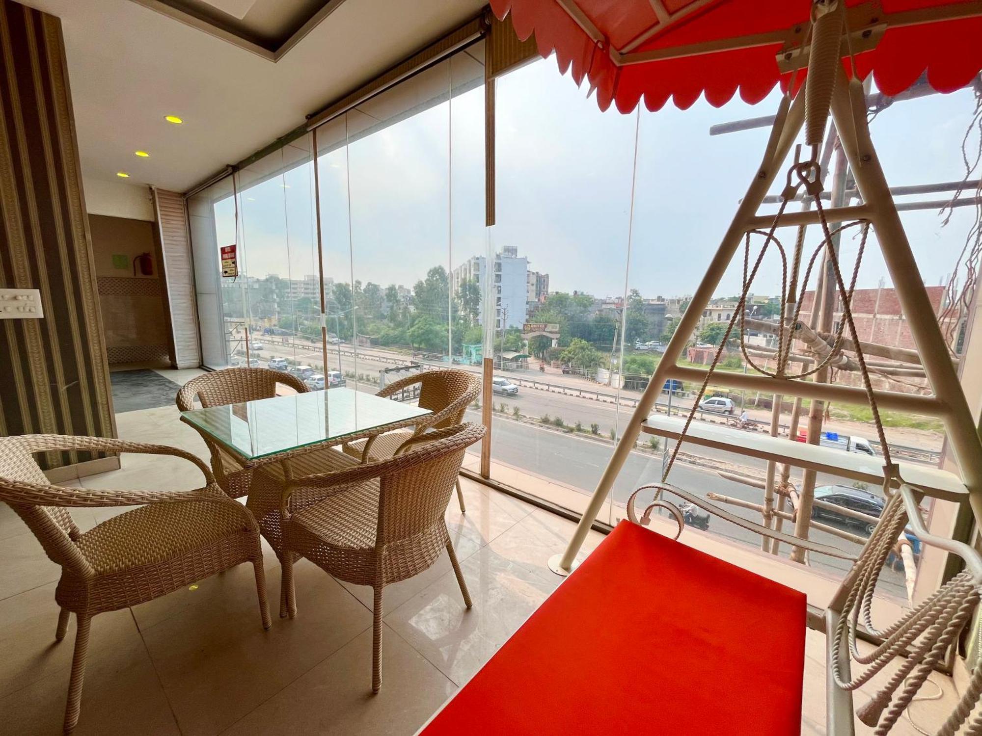 Hotel The Pearl Grand - Top Rated ! Most Awarded ! Parking ! Lift ! Luxury Rooms ! Best Selling Zirakpur Exterior foto