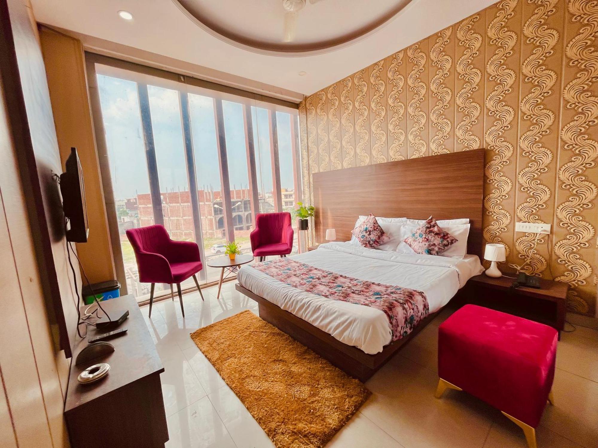 Hotel The Pearl Grand - Top Rated ! Most Awarded ! Parking ! Lift ! Luxury Rooms ! Best Selling Zirakpur Exterior foto