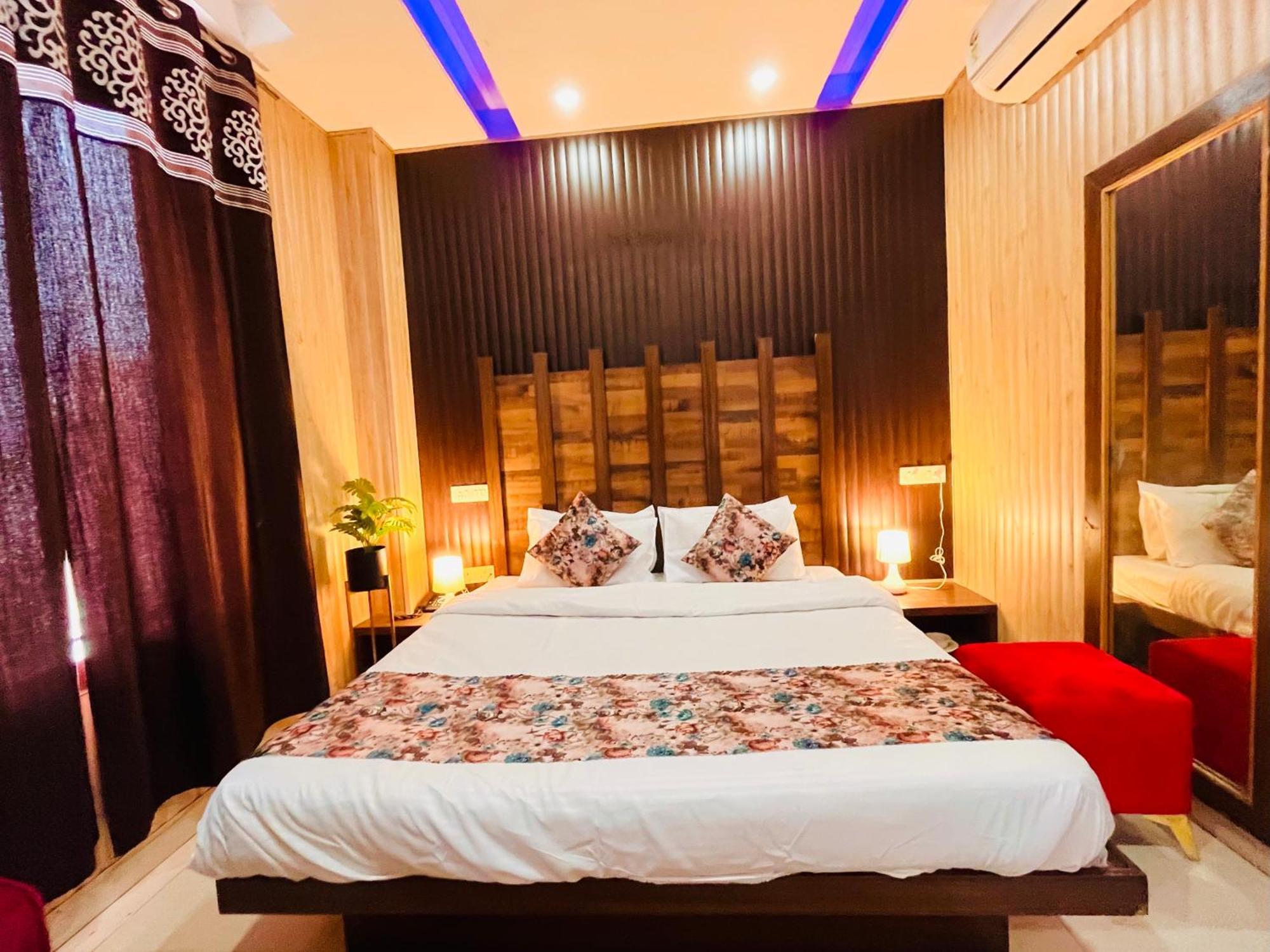 Hotel The Pearl Grand - Top Rated ! Most Awarded ! Parking ! Lift ! Luxury Rooms ! Best Selling Zirakpur Exterior foto